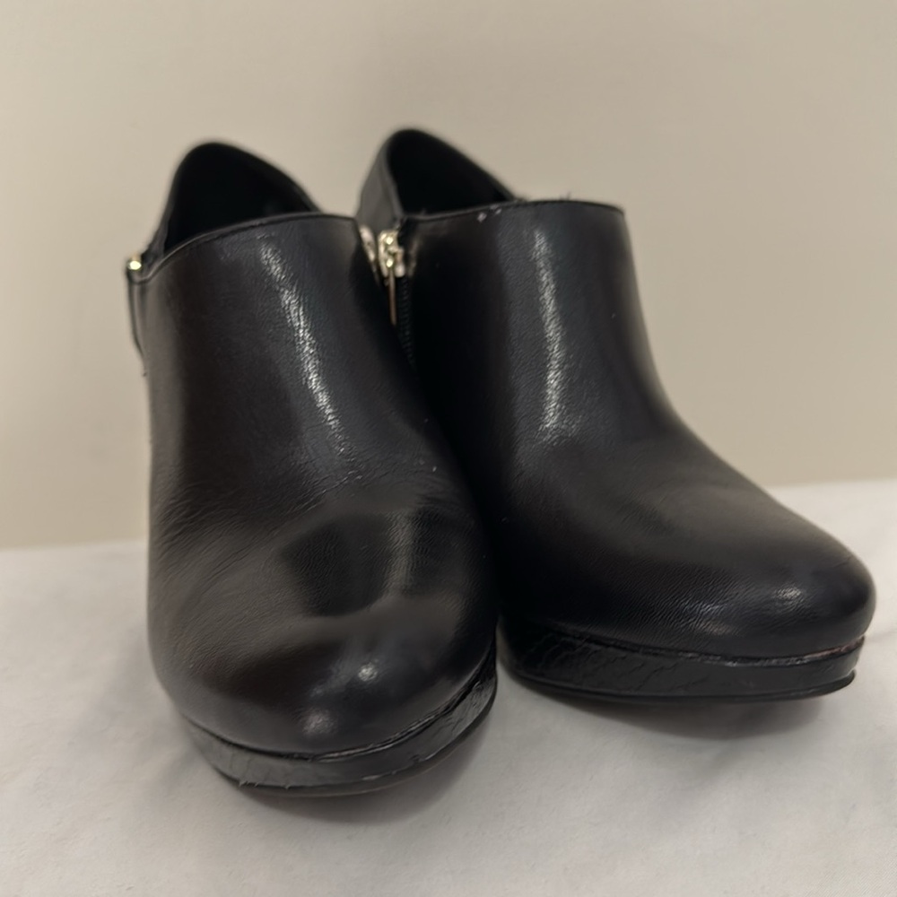 Bandolino black leather heeled bootie in size 6.5 - Picture 5 of 9